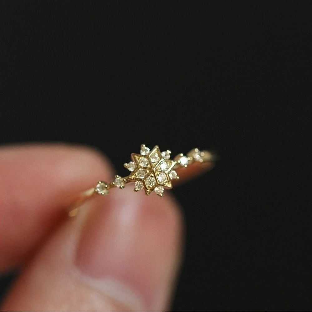 🍒NEW🍒 DAINTY GOLDEN SNOWFLAKE RING